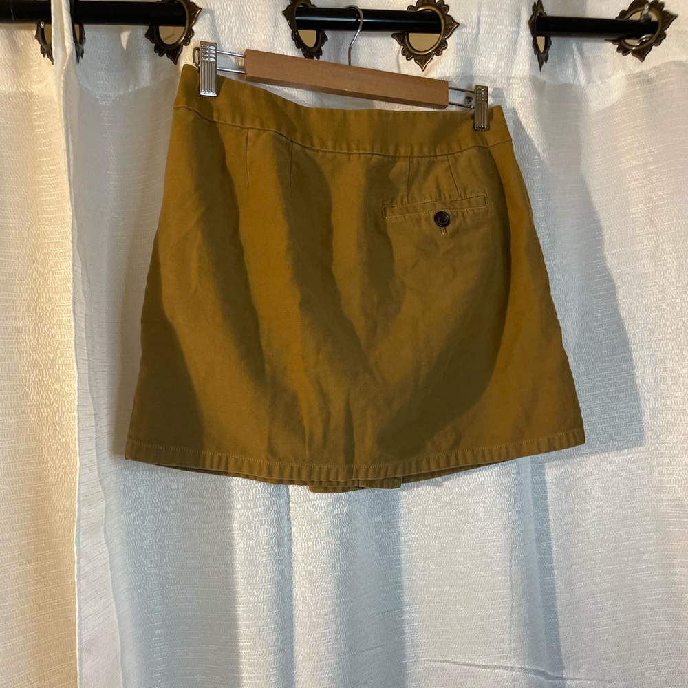 J crew skirt with button detailing and 2 front pockets size 6